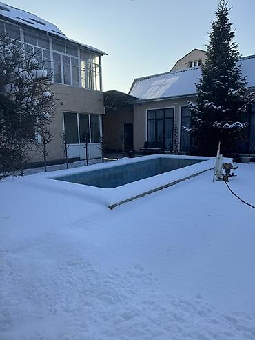 Продажа коттеджей и домов: Продается жилой дом с большим участком и бассейном. Характеристики: - — 2