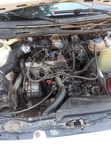машина субару форестер цена: Белый седан Volkswagen Passat жылы1991 колому1.8 корбиротор баасы