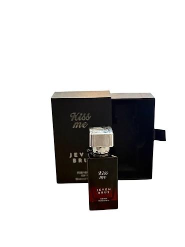 marlboro siqaret satisi: Kiss Me Jeven Brus – kişi ətiri (EDP) - Həcm: 50 ml (1.7 fl. oz.) - — 4