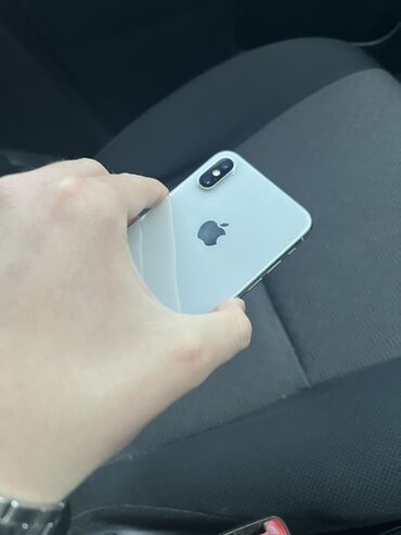 Apple iPhone: IPhone X, Б/у, 64 ГБ, Белый, Защитное стекло, Чехол, 77 %
