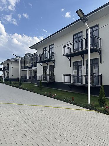 Сдается трех комнатная квартира с большой террасой на втором этаже в