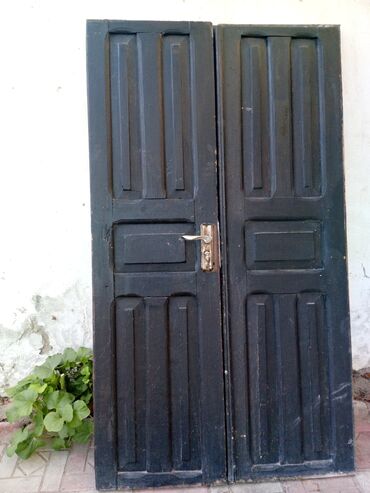 qapi uzlukleri: Salam sağlam cüt taxta qoşa qapı zamok açarı üsdünde qiyməti 10 az