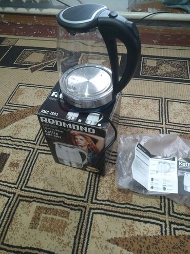 Кухонные принадлежности: Электро чайник Redmond из стекла, новый в коробке. Стоил 2400р. продаю