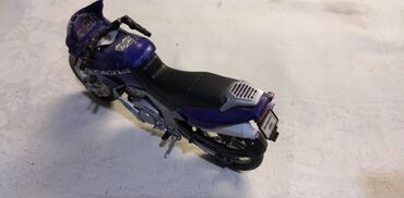 Ostali predmeti za umetnost i kolekcionarstvo: Motori 1:18,ocuvani cena za kom — 19