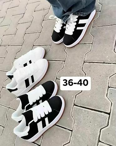 sandale br 42: Patike sa prugama – casual model - Boje: crna sa belim detaljima i — 1