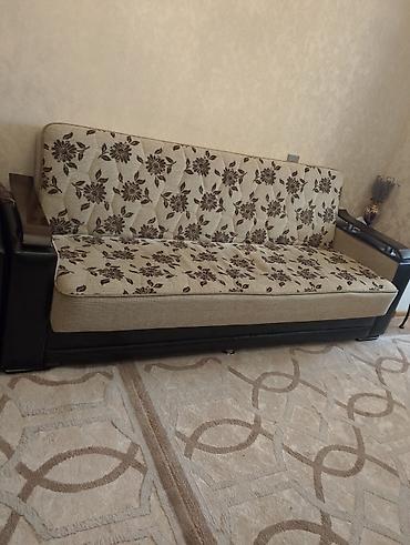 Divan və kreslo dəstləri: Qonaq otağı mebel dəsti Tərkibi: - 2 ədəd geniş divan - 2 ədəd eyni — 5