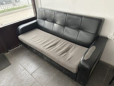 черный кожанный диван: Цвет - Черный, Б/у