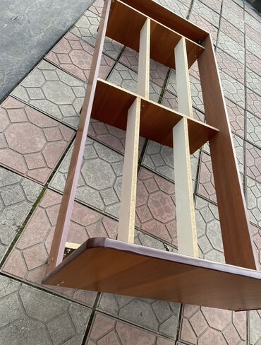 детский кормящий столик: Односпальная кровать-основа из ЛДСП Размер: ориентировочно под матрас