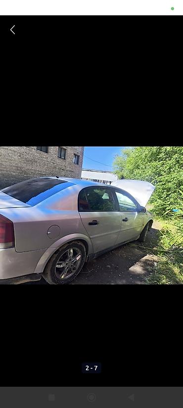 Opel: Opel Vectra C, серебристый седан, после фронтального удара. Автомобиль — 4