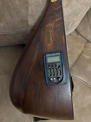 elekt: Elektro saz – gövdəsində quraşdırılmış preamp və rəqəmsal tuner - — 1