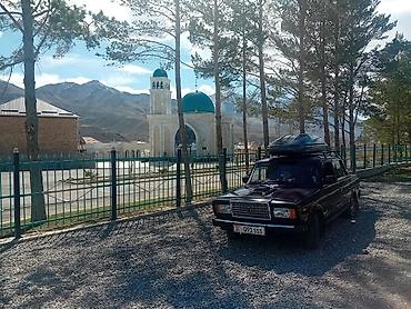 385 55: Автомобиль седан классического типа с доработками для путешествий — 5