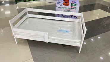 Детская мебель: Кроватка подрасковая размер 160 на 80 см матрас в комплекте