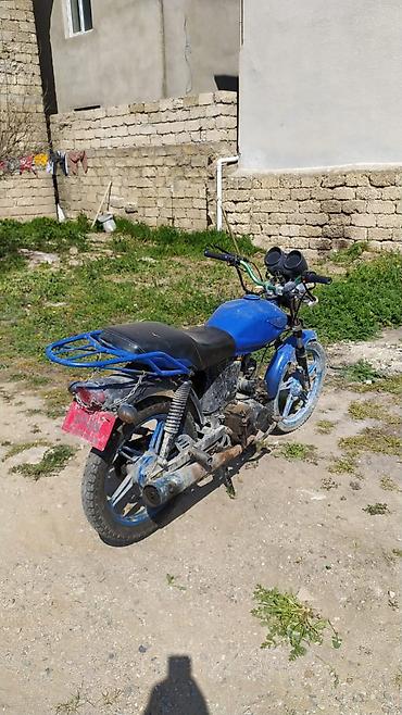 Motonəqliyyat: Moped/motosiklet – mavi rəngdə, şəhər və qəsəbədaxili sürüşlər üçün — 2