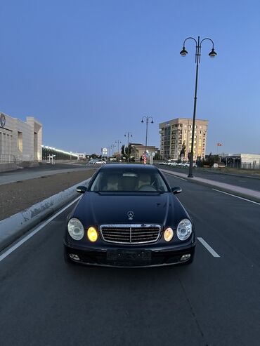 машины не дорого: Седан Mercedes-Benz E-Class черного цвета с характерной передней