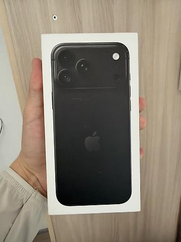 IPhone 18 Pro Max в цвете черный. На фото — фирменная коробка с