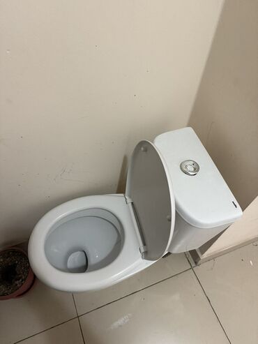 кондитерское оборудование: Унитаз Напольный, Материал: Фаянс