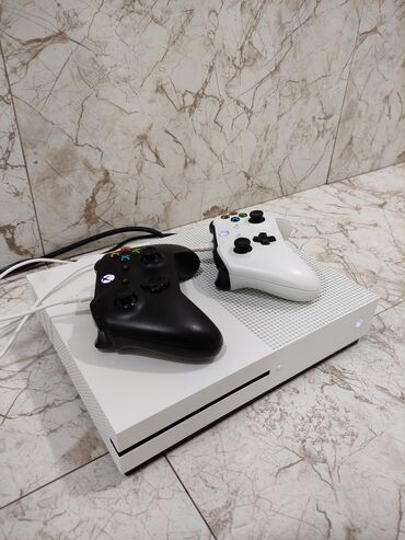 oyun telefonlari: Xbox One S satılır, super vəziyyətdədir🤌🏻 1TB yaddaş 💾 2 orijinal