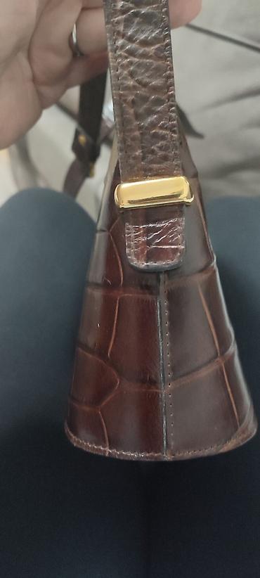 Torbe: Kroko koza,cvrsta,kais na podesavanje,unutra jedna zatvorena ptegrada — 10