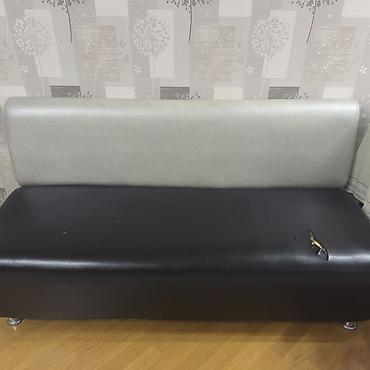 Divanlar: İki rəngli (boz arxalıq, qara oturacaq) mini divan/bench. - Material — 1