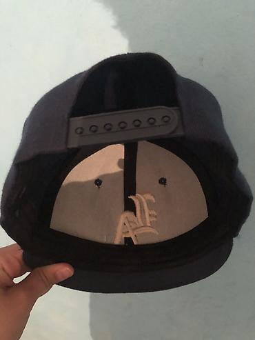 şlyapa: Qara-navy rəngdə snapback beysbol papağı - Ön hissədə iri “LA” loqosu — 2