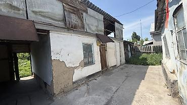 Продажа коттеджей и домов: Продаётся дом с участком на угловом участке. Забор из профлиста — 7