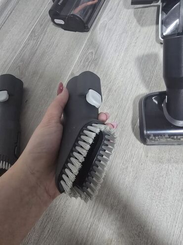 Štapni usisivači: Philips bežični štapni usisivač – 8000 Kupljen 06.03.2025, u — 9