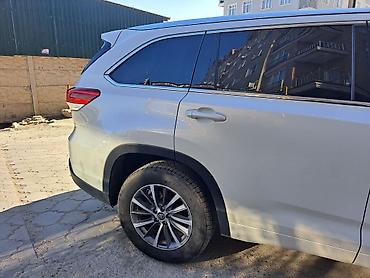 haval h3: Toyota Highlander: 2018 г., Кроссовер — 3