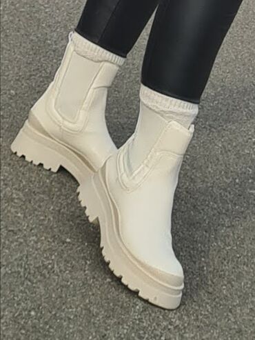 ellesse cizme zenske: Ankle boots, Stradivarius, 38 at lalafo.rs ellesse cizme zenske: Ankle boots, Stradivarius, 38