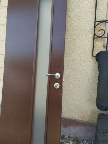 российские бронированные двери в бишкеке: Дверь с окнами, Б/у, 2 *80, Самовывоз, Платная доставка