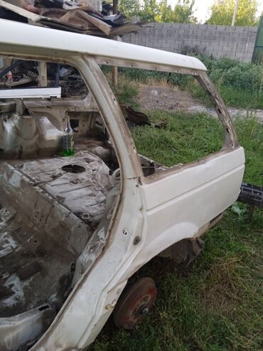 Другие детали кузова: Кузов (голая “капсула”) универсал, белый цвет. Описание: - — 3