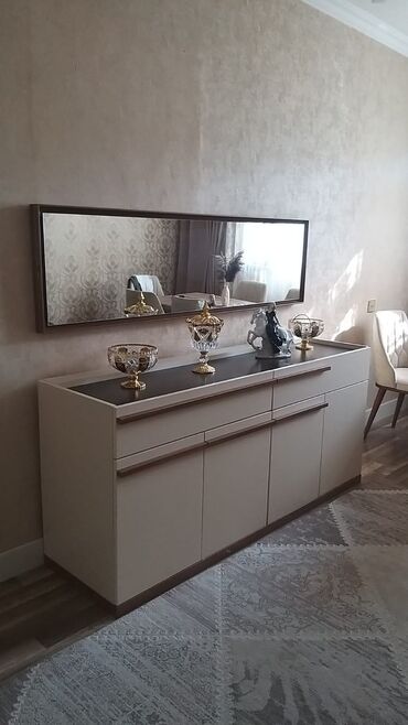 ev ucun saat: Kamod 250 Azn. Olcu Eni 180 Hun 82 D 50 sm. Unvan Bineqedi-《《U.A