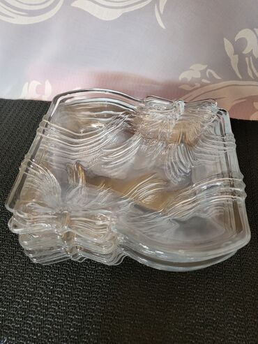 Kuhinjski setovi: Tacne,vintaz,nove za poslastice. Staklene tacne. Komada 6 u ceni — 13