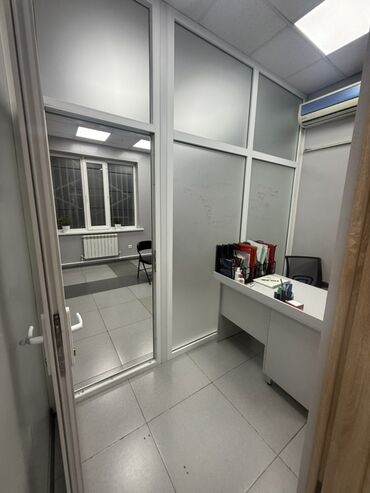 сдаю помещение под офис: Помещение в медицинском центре - Два смежных кабинета, разделённые
