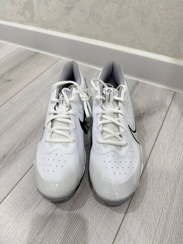 футбольный бутс: Мужские кроссовки, 42, Nike, Новый, цвет - Белый, Самовывоз