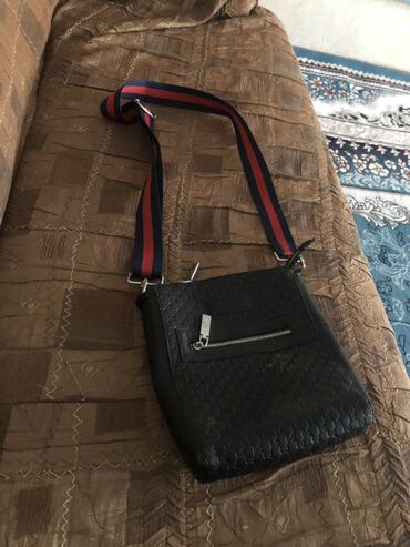 Другие комплектующие: Продаю барсетку (GUCCI) Состояние хорошое Покупал за 1500 толком не