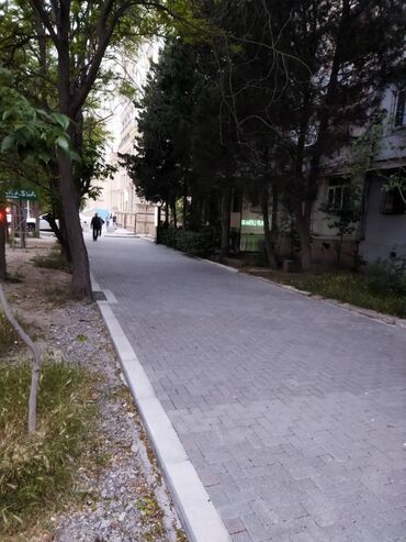 Kommersiya daşınmaz əmlakının satışı: Obyektə yararlı mənzil satılır. Elmlər akademiyası metrosuna yaxın 5/1 — 12