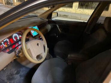 Panellər, şitlər: İran Khodro Samand salonu və ön paneli - Rulonun üzərində İran Khodro — 1