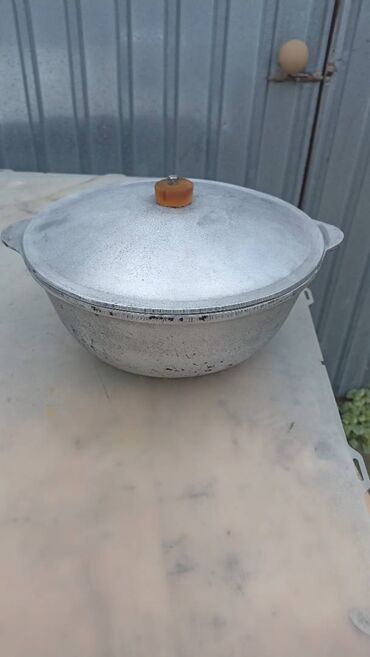 железный канистр: Продаю казан с крышкой 3 л,алюминиевый,производство СССР,цена 1100 сом