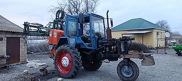 traktor yumze: Belarus MTZ təkərli traktor və asılan püskürdücü və gübrə səpənlə — 5