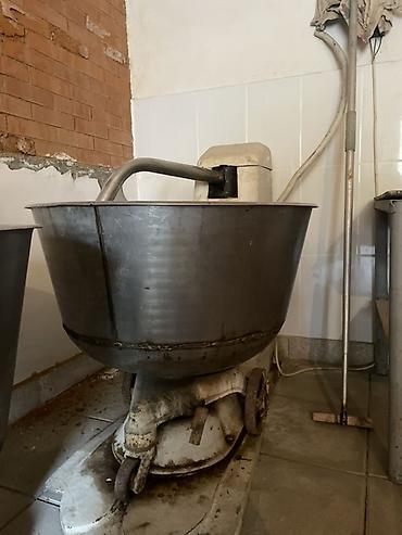 Оборудование для ресторанов, кафе: Sənaye xəmir yoğurma maşını 75 kl luq su qiymete ideal — 1