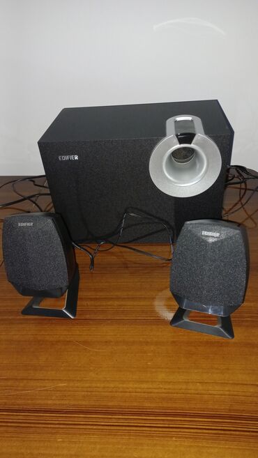ses aparatı: Edifier-M201BT modeli.Həm simsiz- bluetooth,həm də ki,simli-aux audio