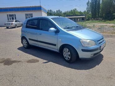 Hyundai: Компактный хэтчбек Hyundai Getz голубого цвета. Автомобиль имеет