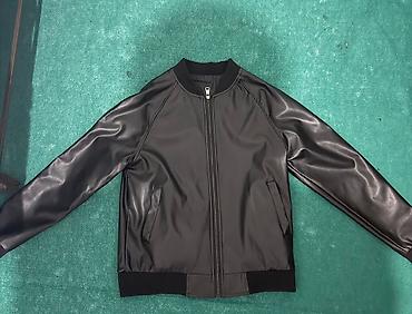 Qara rəngli kişi bomber üslubunda gödəkcə - Material: hamar, parlaq lalafo.az -da Qara rəngli kişi bomber üslubunda gödəkcə - Material: hamar, parlaq