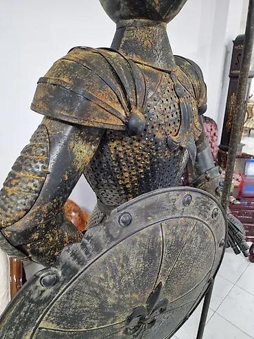 a slike: Vitez sa kopljem i štitom (visina 205 cm) ⚔️🛡️ Odlično stanje. 🏠 — 9