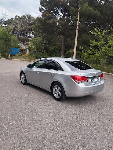 qalmaq şərti ilə byd: Chevrolet Cruze: 1.4 l | 2015 il 2500 km Sedan — 2