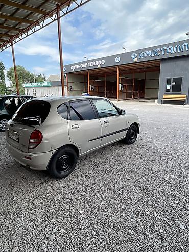 нюрайс машина: Daihatsu Sirion: 2003 г., 1 л, Механика, Бензин, Хэтчбэк — 4