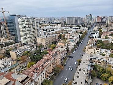 bakida kirayə: 28 May metrosunun 2-ci çıxışına 5 dəqiqəlik məsafədə, yeni tikili 20 — 8