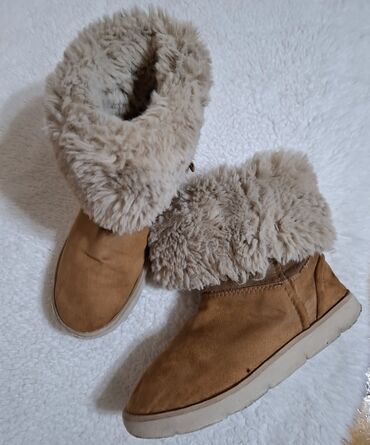Ugg čizme: Ugg čizme, Zara, Veličina - 34 na lalafo.rs — 10 Ugg čizme: Ugg čizme, Zara, Veličina - 34 — 10