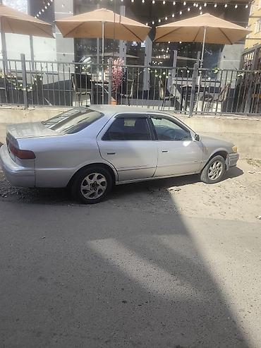 jeep compas: Toyota Camry: 2000 г., 2.2 л, Автомат, Газ, Седан — 2