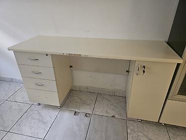Ofis mebeli: Ofis mebel dəsti Tərkib: - İş masası: geniş iş səthi, solda 4 — 2